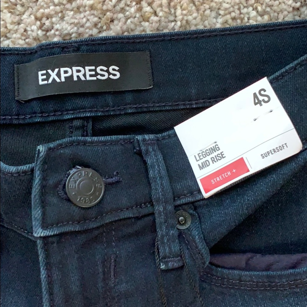 Mid Rise Jeans - 4 Short - Picture 3 of 5